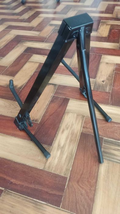 Suporte de chão para guitarra