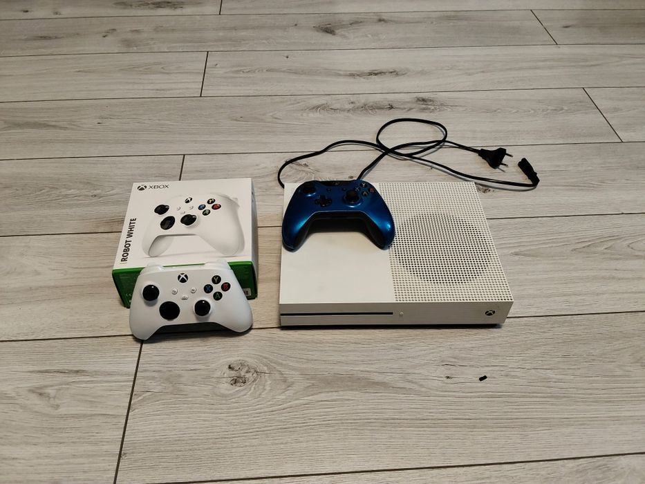 Xbox One S z padami