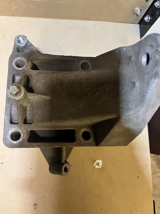 łapa silnika mercedes benz w906