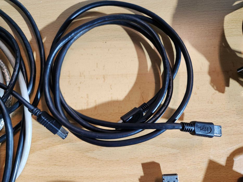 Cabos USB e Firewire1394
Cabos USB e Firewire1394