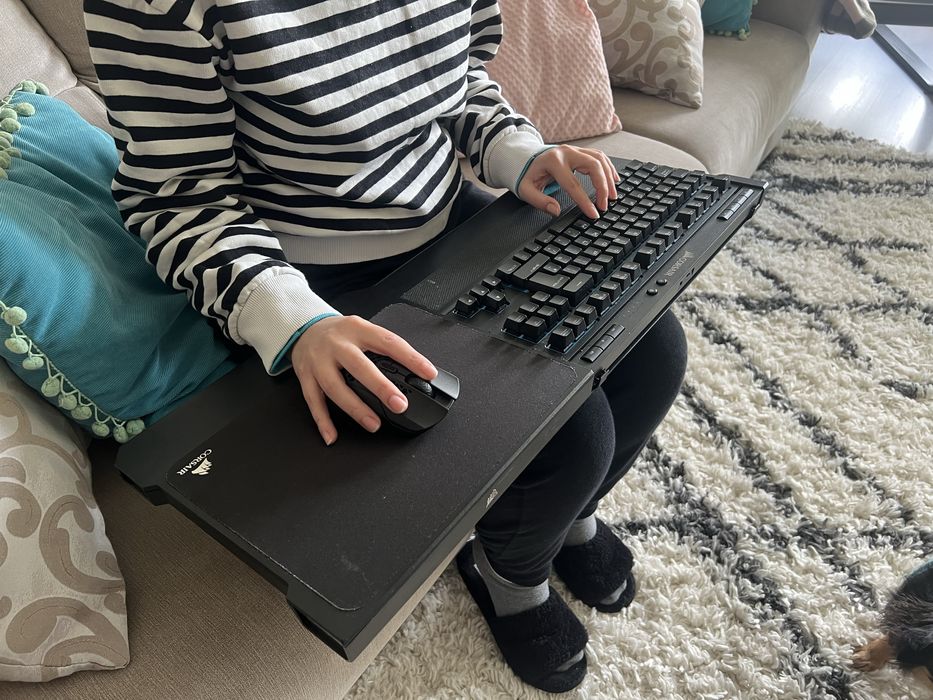 Teclado Gaming Wireless Corsair K 63 com suporte