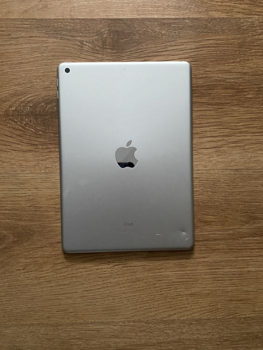 iPad 6 (2018) 128GB + Rysik Baseus + Etui | stan bardzo dobry