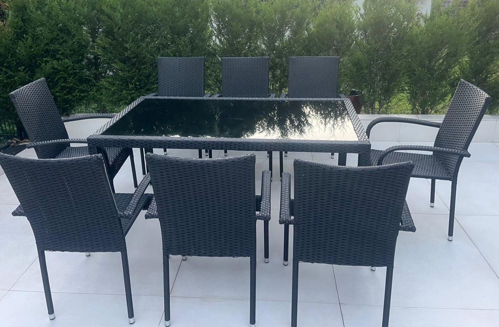 Conjunto de mesa e 8 cadeiras novas em rattan
