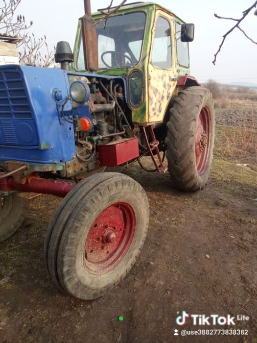Трактор находу цікавить