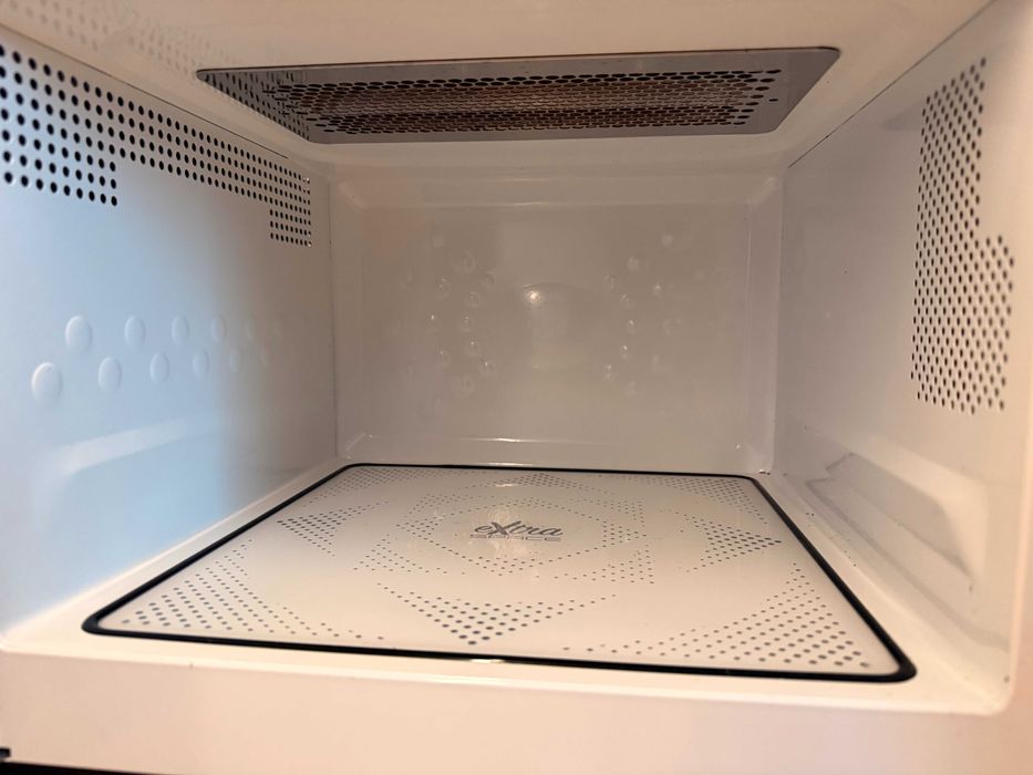 Mikrofalówka z grillem Whirlpool, piękna duża i zadbana