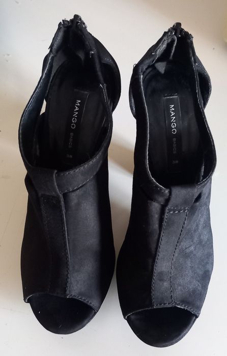 Sapatos Pretos da Mango compensados