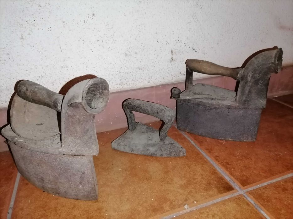 Ferro engomar antigo