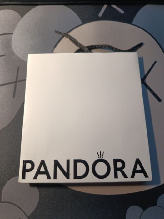 Charms Dziewczynka z warkoczykami Pandora