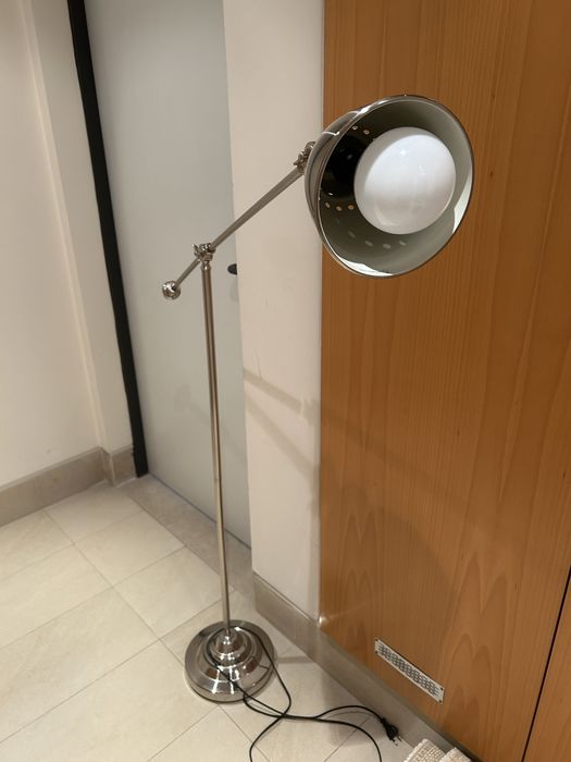 Candeeiro de pé de leitura de sala