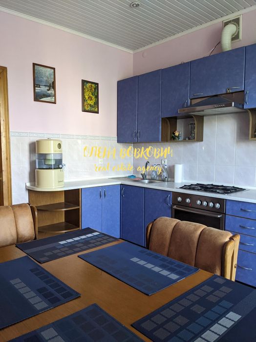 Просторий Сімейний Будинок з Ділянкою в Крихівцях!