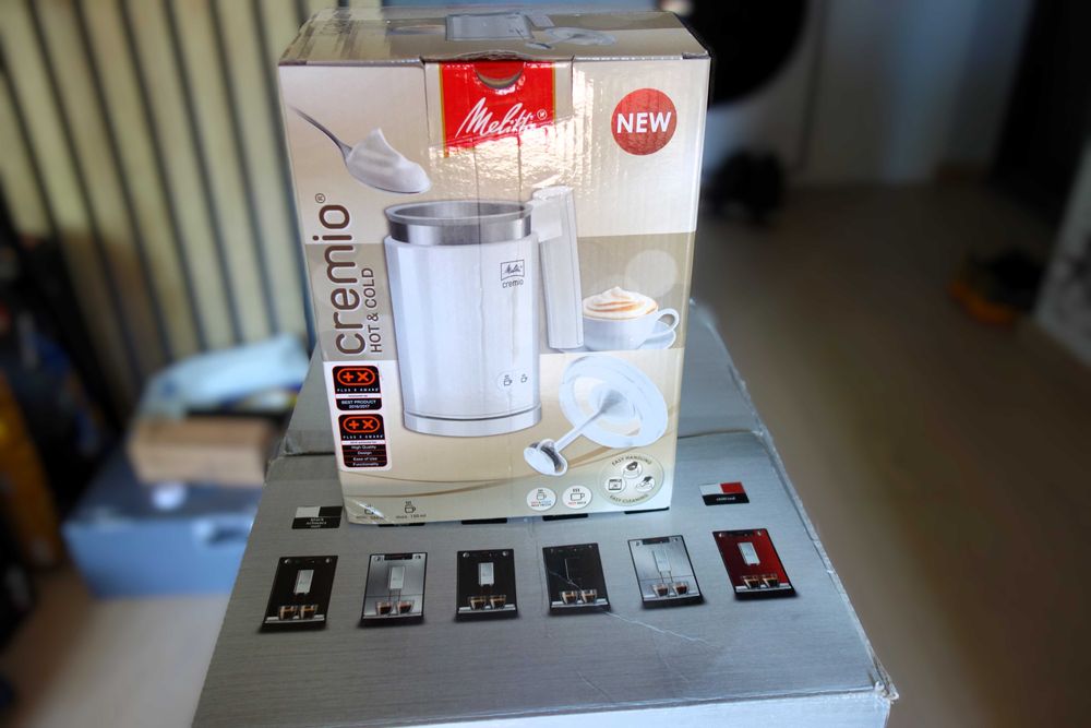 Ekspres automatyczny MELITTA SOLO Pure Black E950-222 + Spieniacz MELITTA CREMIO white