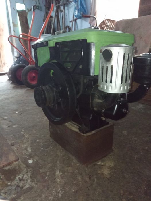 Двигун до тяжкого мотоблок зубр на 8 кінських сил.