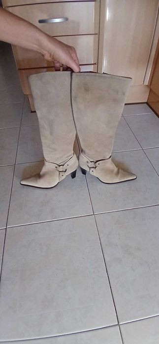 Botas em pele bege nº 37