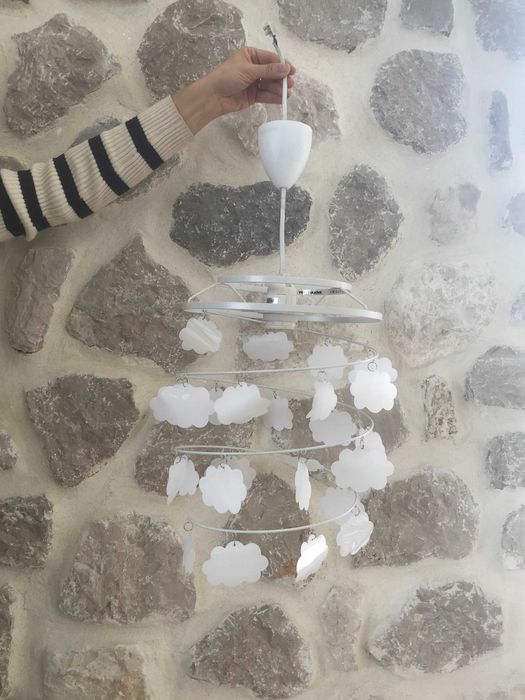 Lindo candeeiro de teto, com nuvens, marca Vertbaudet