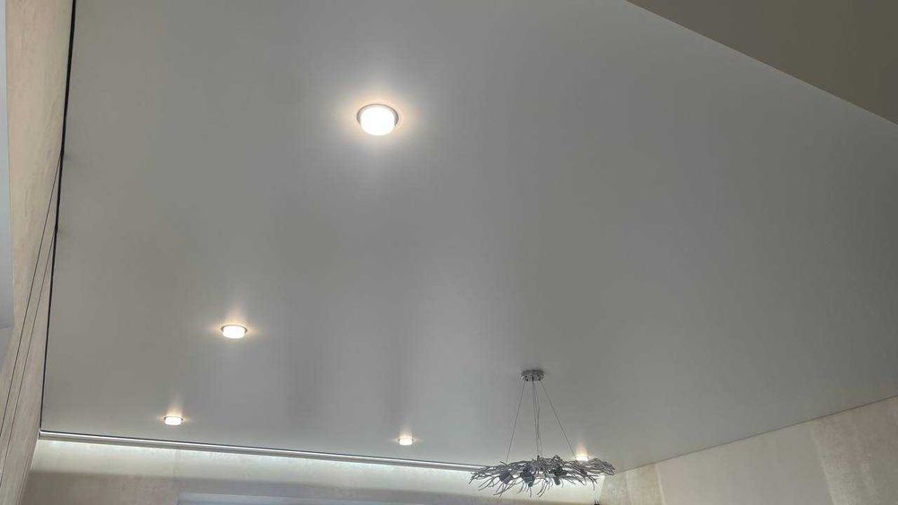 Якісні натяжні стелі Млинів, потолок, стеля, білі матові натяжні стелі