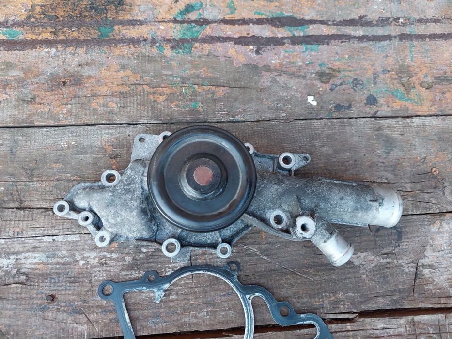 Помпа mercedes 2.2 diesel