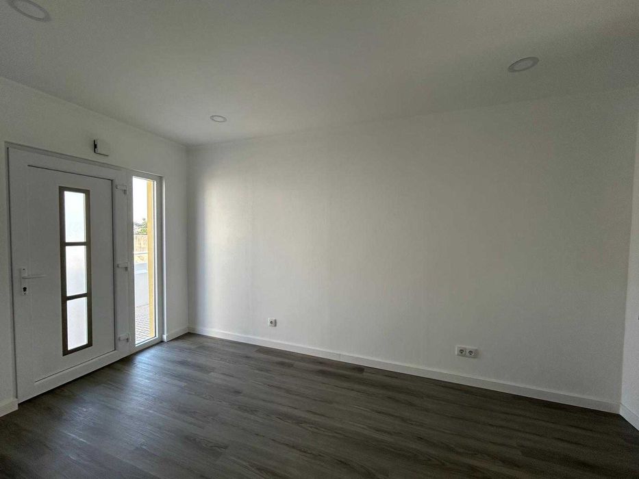 Arrendamento residencial de Moradia geminada na Lourinhã (Seixal) - Rua da Vista Alegre, 8