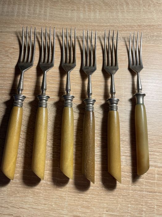 Антикварна столова вилка