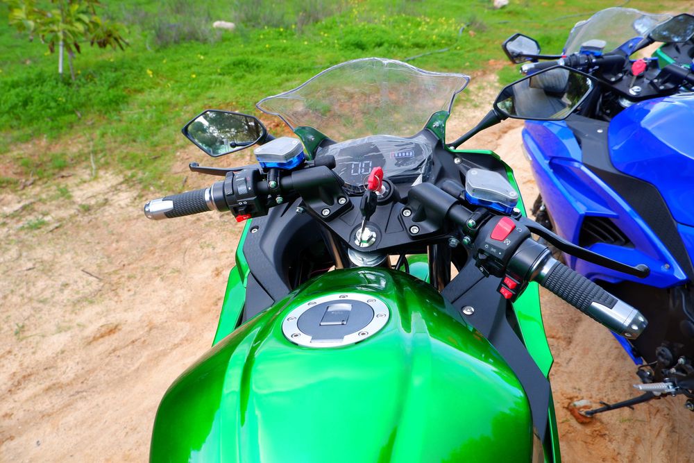 Mota A1 elétrica 125cc 130km/h 8kw estilo Kawasaki Ninja IVA incluido