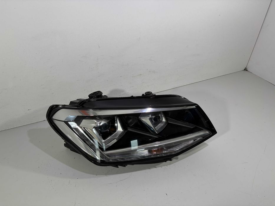 VW Caddy 2K1 Lampa Przednia Bi-Xenon Prawa Europa