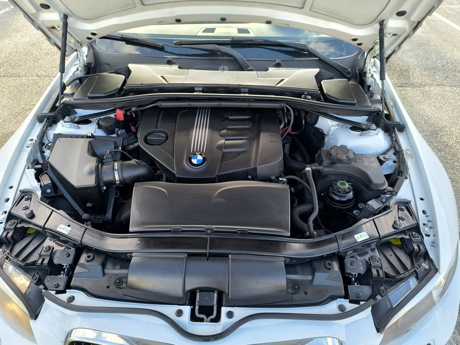 BMW 320 Cabriolet 2010 Pack M – Elegância, Desempenho e Estilo Desport