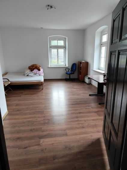 dom z  zabudowaniami gospodarczymi na działce 7411m2