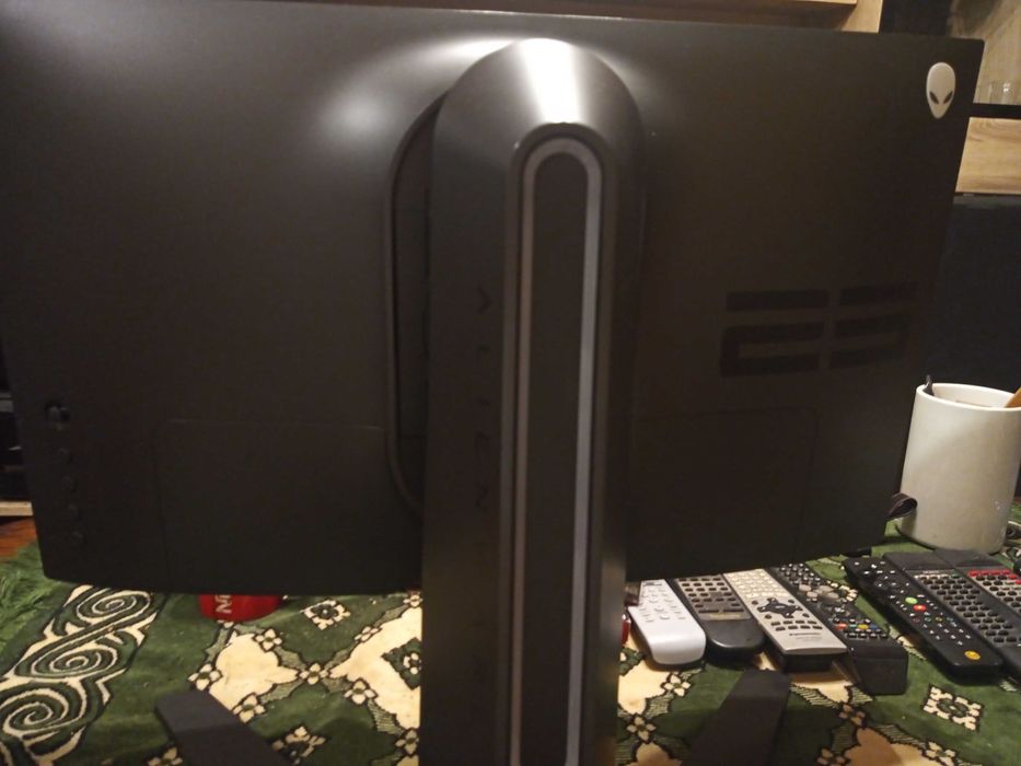 Alienware monitor 25 Cali