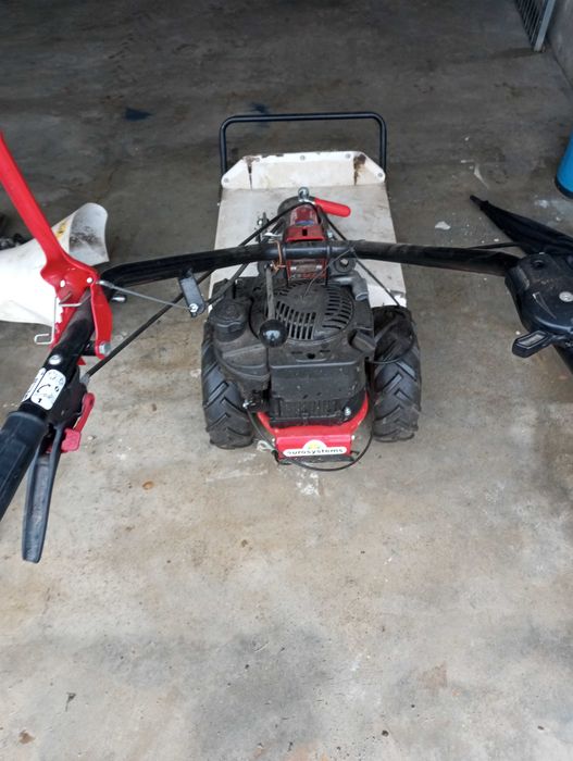 Motocultivador com capinadeira/ pente