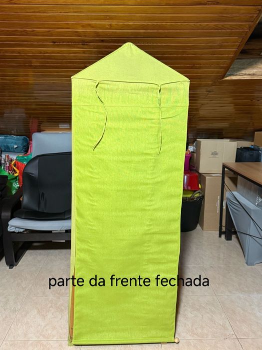 Estante em formato de casa