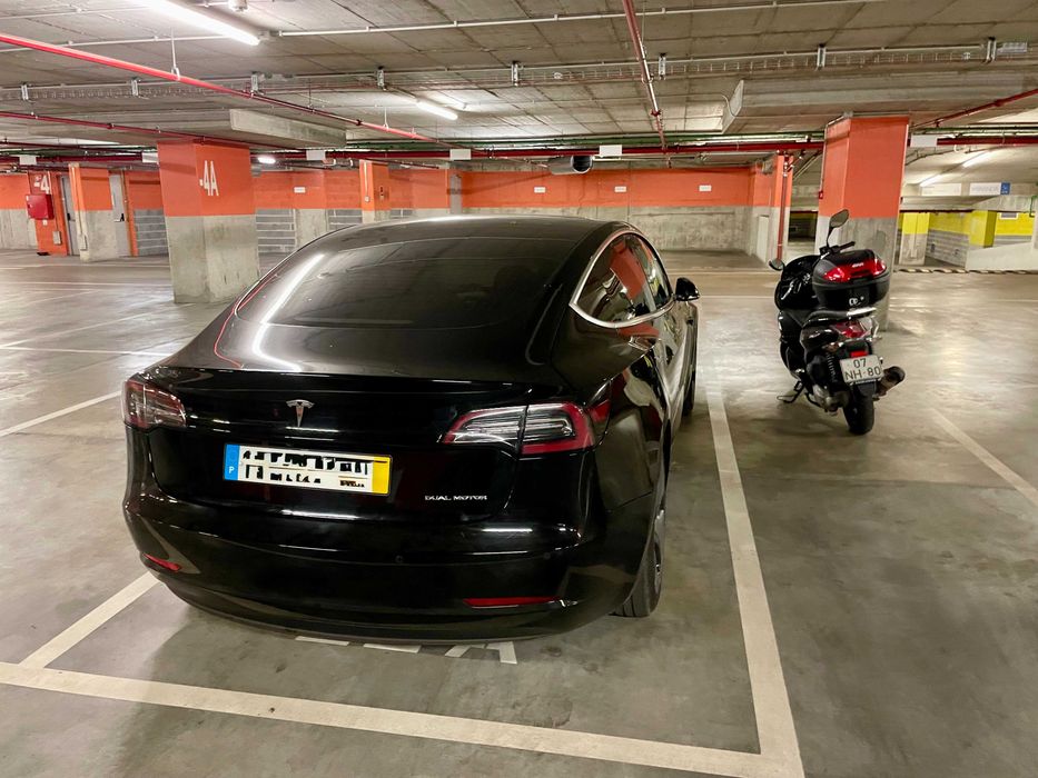 Tesla Model 3 LR com suspensão Highland