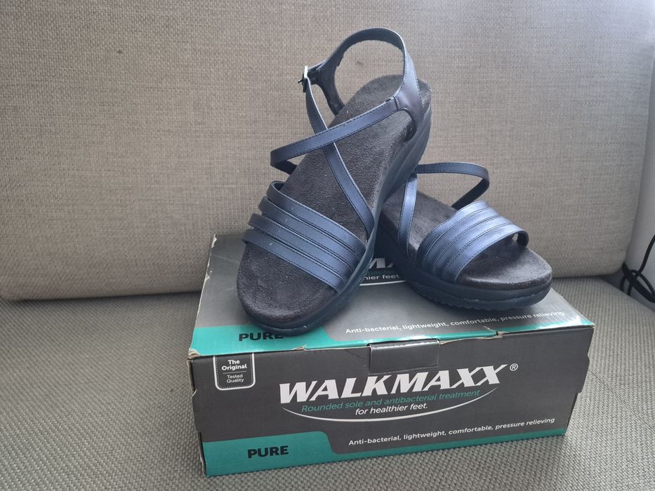 Продам босоніжки