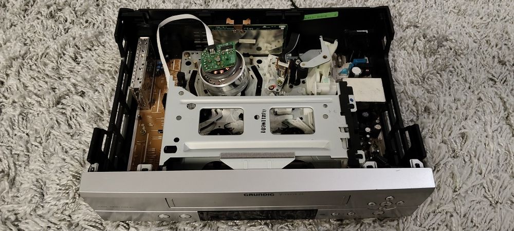 Magnetowid Wideo Video VHS Grundig Vivance GV3005VPS  pilot