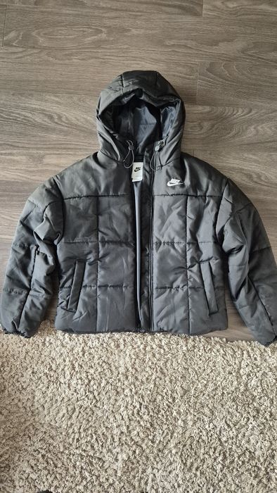 Продам зимову куртку Nike