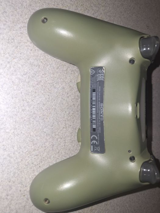 Pad do ps 4 ,dual shock pad w bardzo dobrym stanie