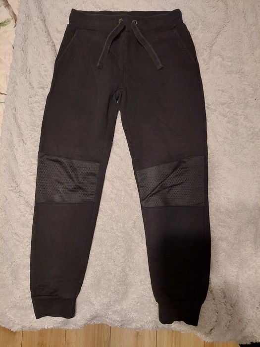 Spodnie dresowe chłopięce r 140