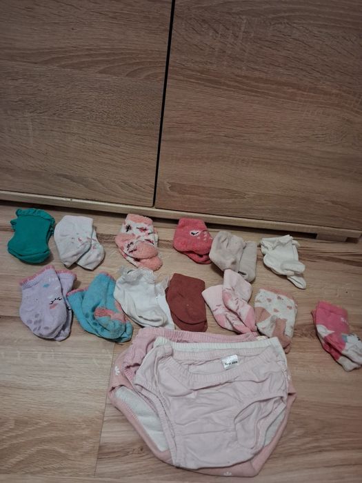 Majtki i skarpetki niemowlęce