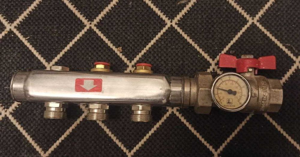 Водопроводная гребенка для отопления теплого пола