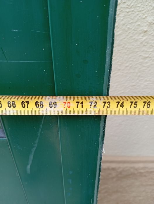 Porta em alumínios verde usada