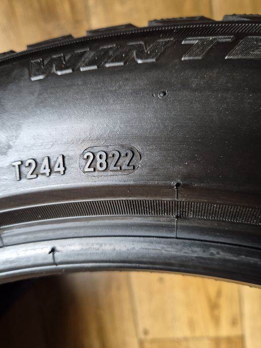 255/45/19 Pirelli Sottozero 3 Para zima 7mm 2022r