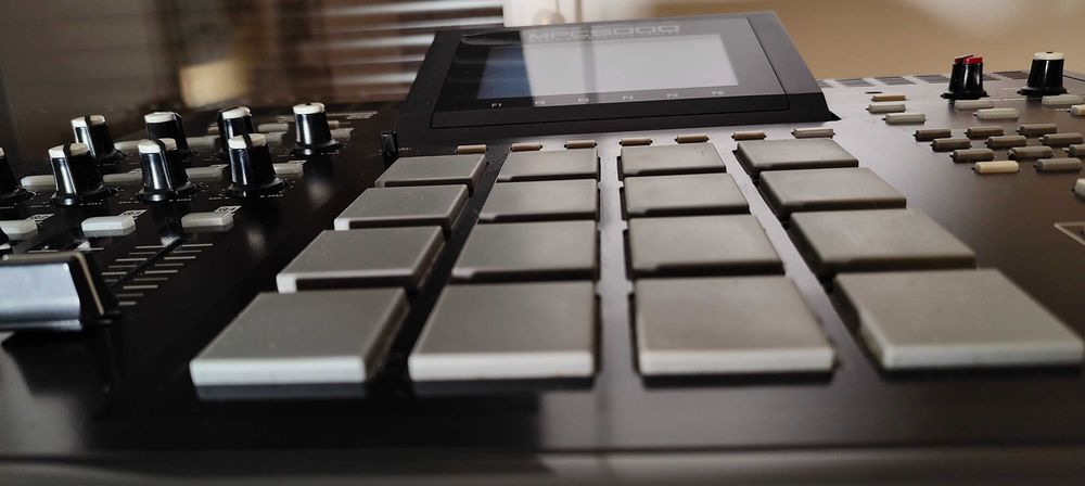 Akai MPC 5000 sampler, beat-maszyna, sekwencer, syntezator w jednym