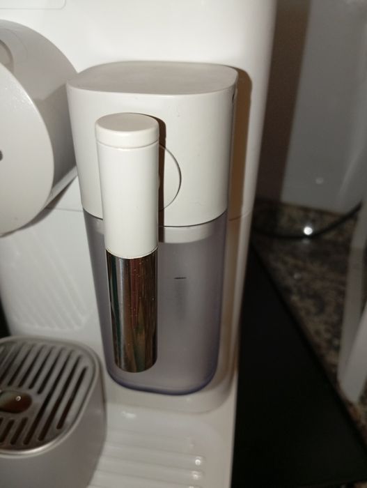 Máquina de Café Nespresso Delonghi