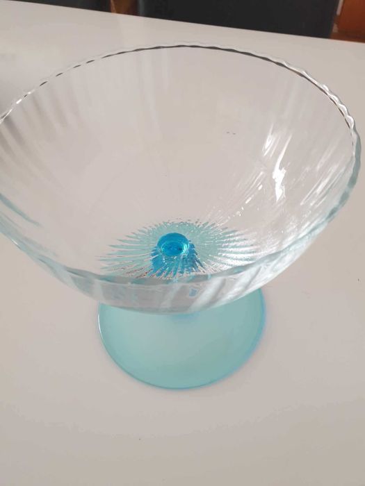 Taça grande de pé alto