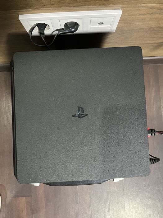 Playstation 4 slim 1 TB
