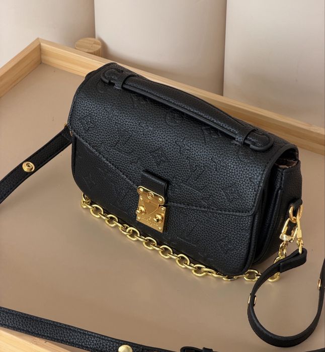 Сумка Louis Vuitton Pochette Metis East West
Monogram
