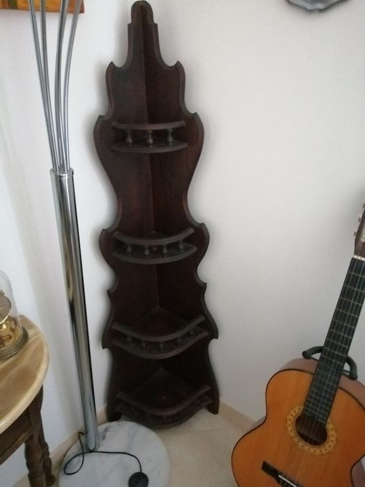 Movel de canto em madeira