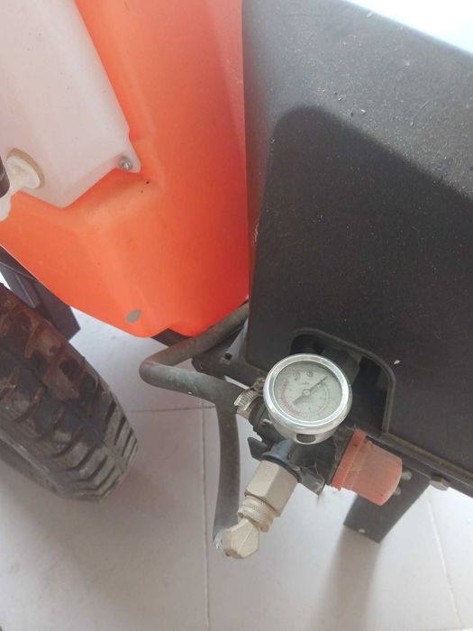 Bomba de carretilla con batteria 40 y 60 l marca stocker