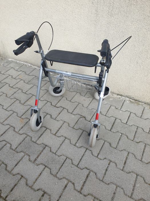Balkonik rehabilitacyjny chodzik rehabilitacyjny rollator rehabilitacy