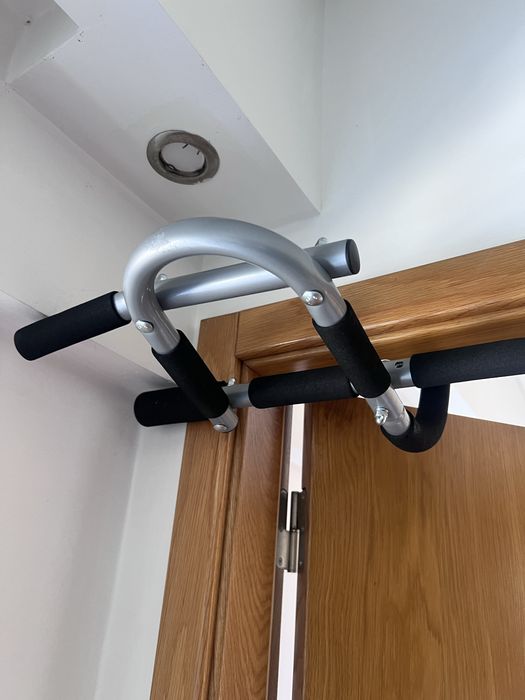 Barra fixa para porta