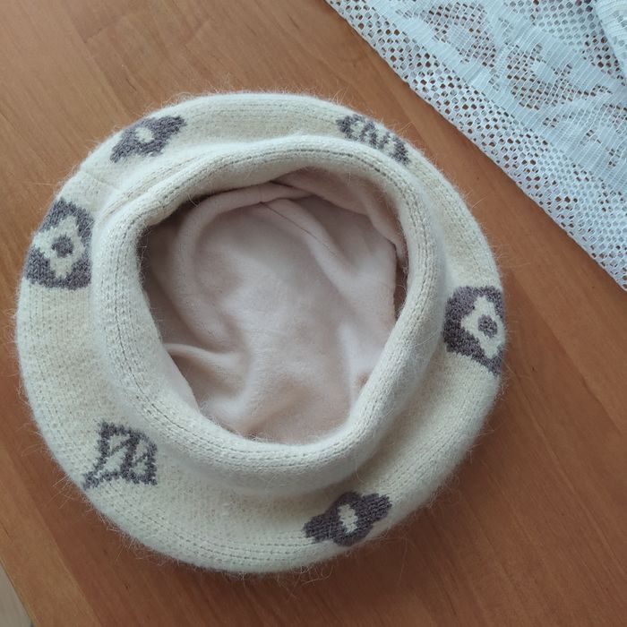 Sliczny beret z angory + wełna U