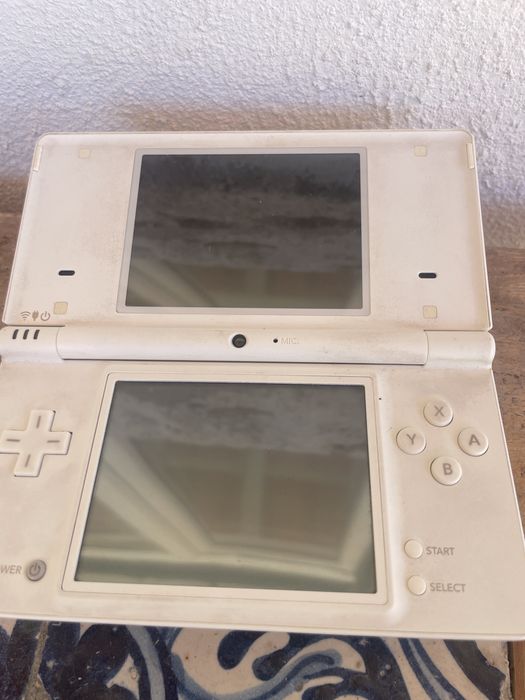 Nintendo DS lite com 2 jogos e capa rigida
